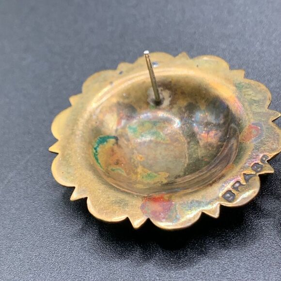 Vintage brass engraved circle pierced earrings - Picture 10 of 10